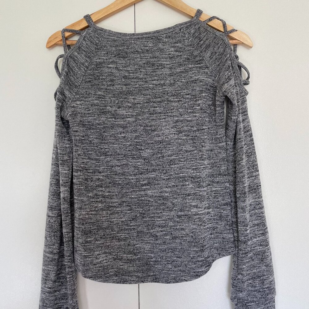 Heather Gray Long Sleeve Strappy Cold Shoulder Top Size S (Brand Unknown)